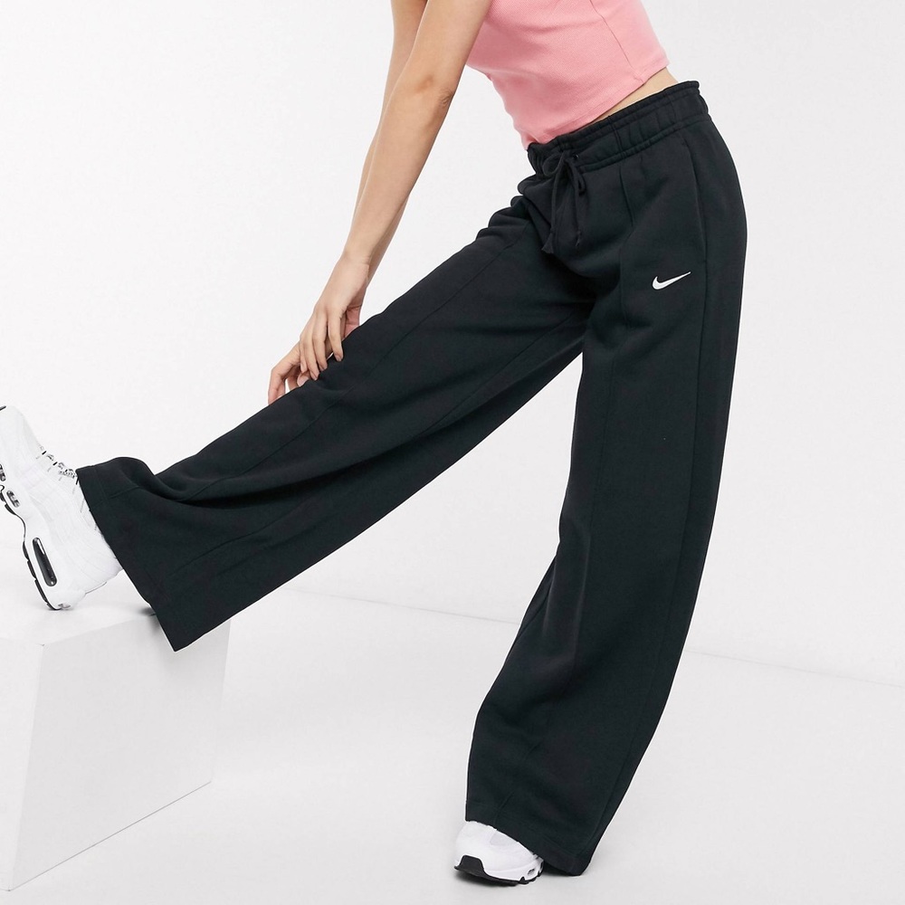 Nike high waisted wide leg sweat pant